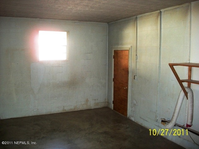 5523 Riverton Road Jacksonville, FL 32277 - Photo 14 of 15 UTILITY ROOM
