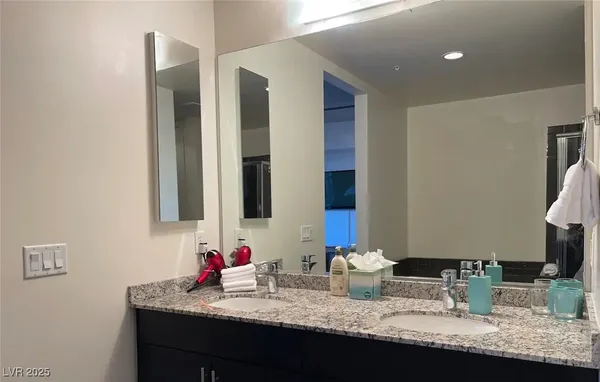 $1,850 | 353 East Bonneville Avenue, Unit 205, Las Vegas, NV 89101