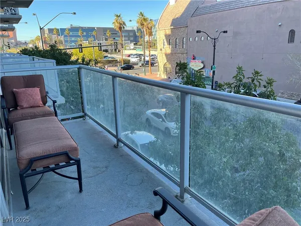 $1,850 | 353 East Bonneville Avenue, Unit 205, Las Vegas, NV 89101