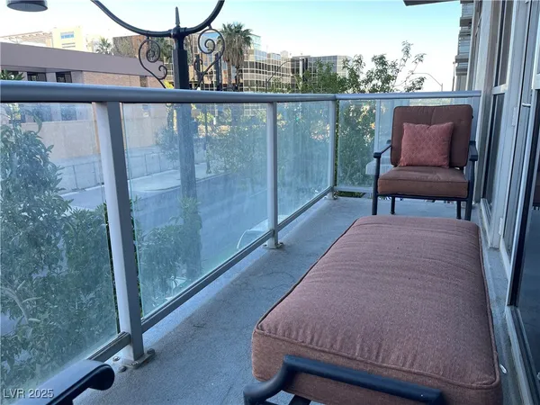 $1,850 | 353 East Bonneville Avenue, Unit 205, Las Vegas, NV 89101