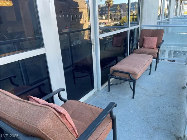 $1,850 | 353 East Bonneville Avenue, Unit 205, Las Vegas, NV 89101