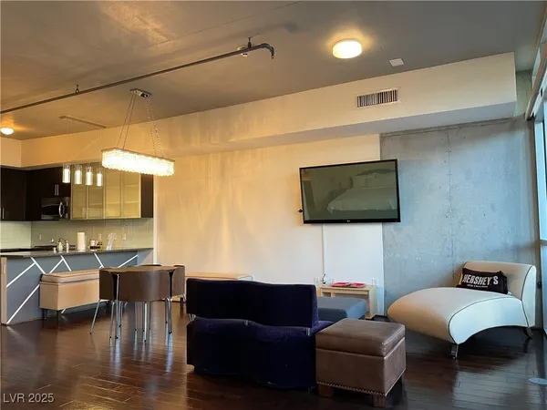 $1,850 | 353 East Bonneville Avenue, Unit 205, Las Vegas, NV 89101