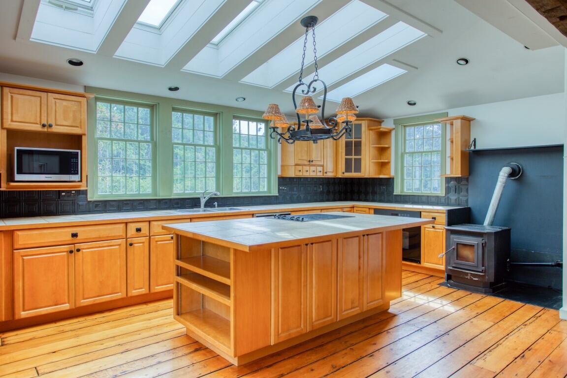 107 Dover Road Boothbay, ME 04537 - Photo 9 of 38 9
