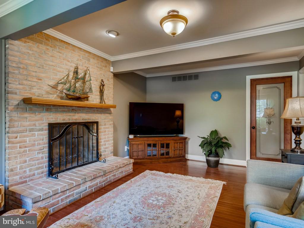 111 Charlesbrooke Road Baltimore, MD 21212 - Photo 13 of 39 Family Room