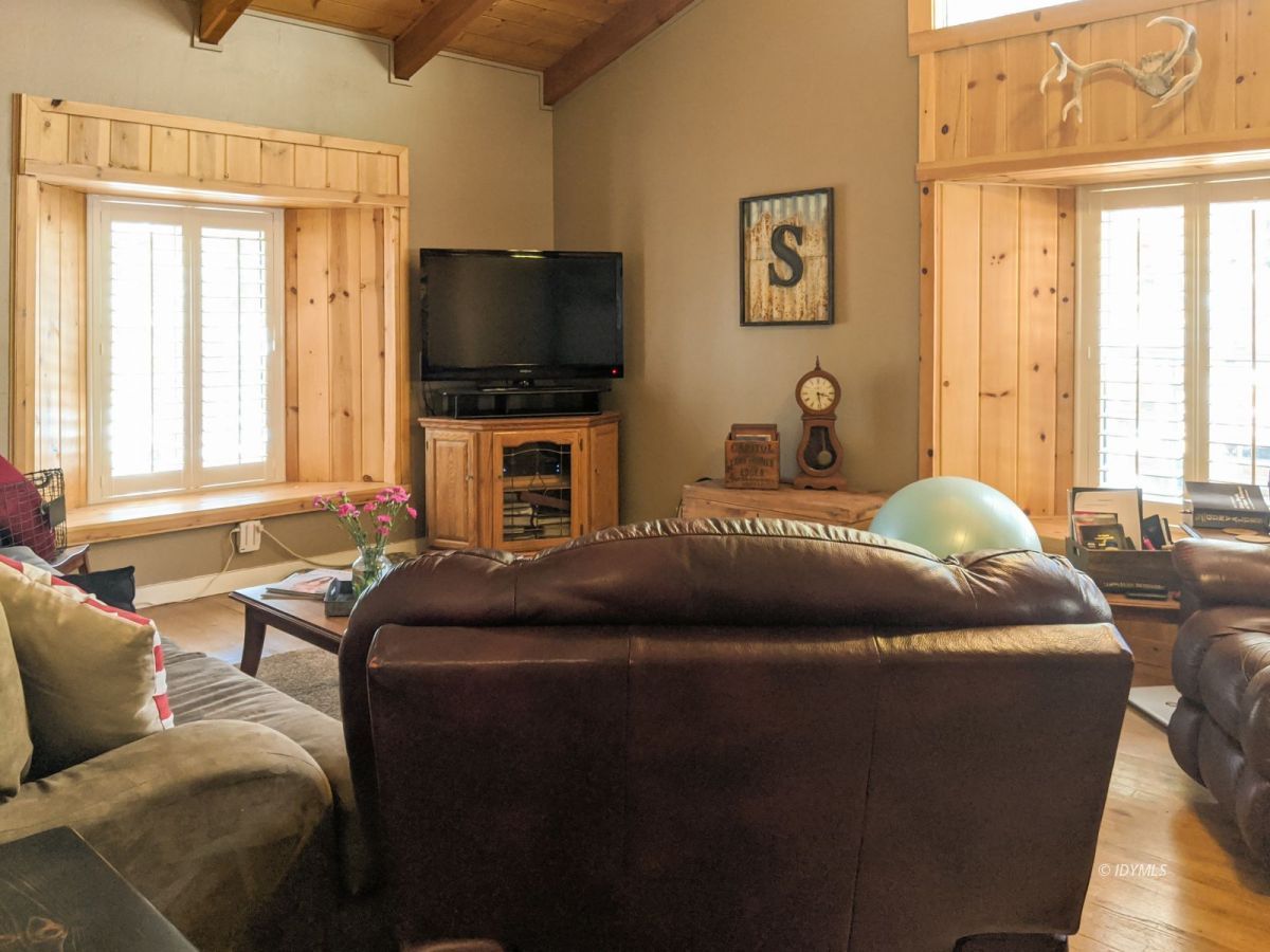 26523 Pine Avenue Idyllwild, CA 92549 - Photo 18 of 56 a living room with furniture and a flat screen tv