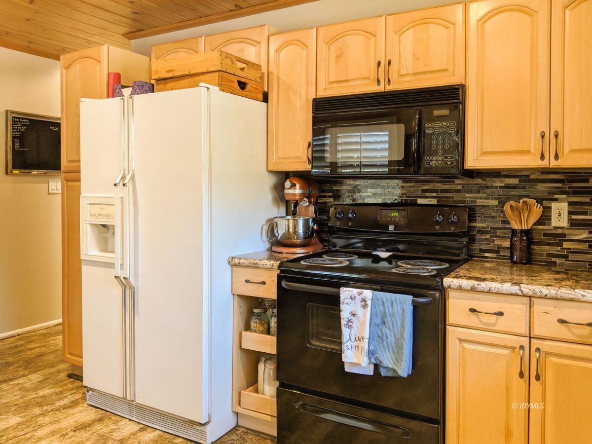 26523 Pine Avenue Idyllwild, CA 92549 - Photo 28 of 56 a kitchen with stainless steel appliances granite countertop a stove and a refrigerator
