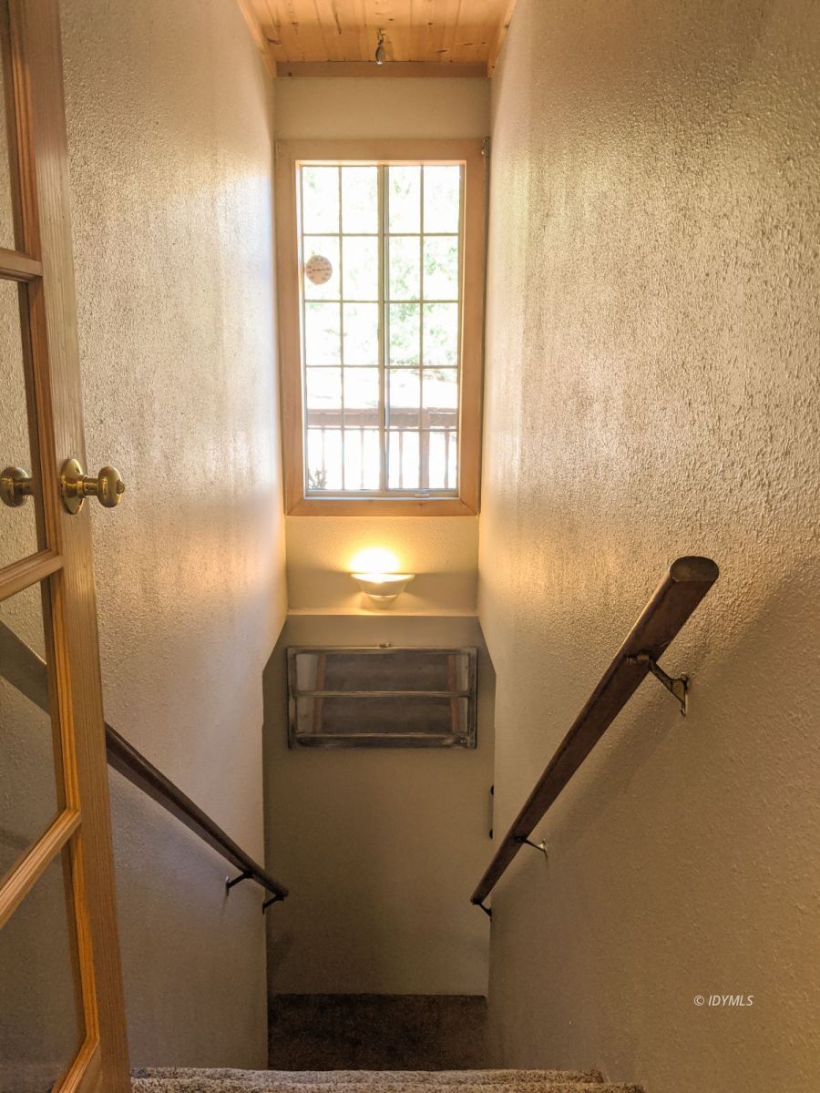 26523 Pine Avenue Idyllwild, CA 92549 - Photo 33 of 56 a bathroom with a shower