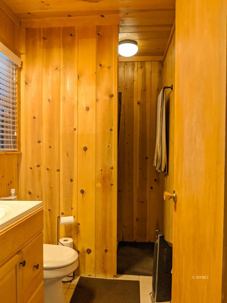 26523 Pine Avenue Idyllwild, CA 92549 - Photo 37 of 56 a bathroom with a shower a sink and a toilet