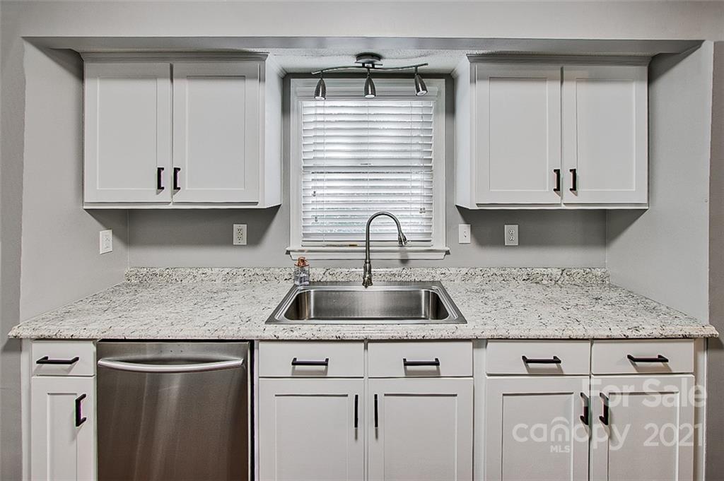 928 Meadowbrook Road Asheboro, NC 27203 - Photo 11 of 25 a kitchen with granite countertop a sink and cabinets