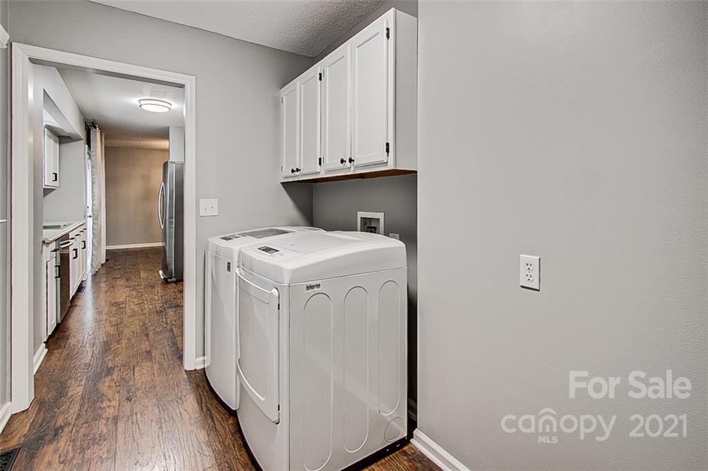 928 Meadowbrook Road Asheboro, NC 27203 - Photo 12 of 25 a utility room with dryer and washer