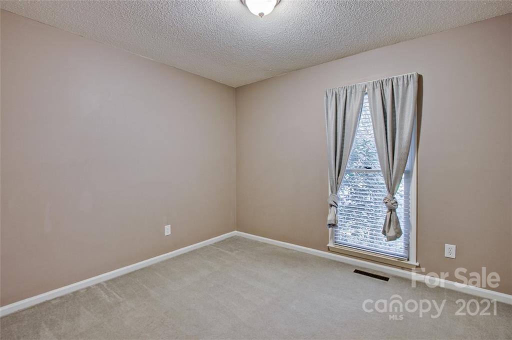 928 Meadowbrook Road Asheboro, NC 27203 - Photo 20 of 25 an empty room with windows