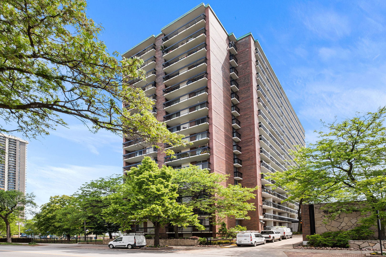 5901 North Sheridan Road, Unit 2C Chicago, IL 60660 - Photo 1 of 28