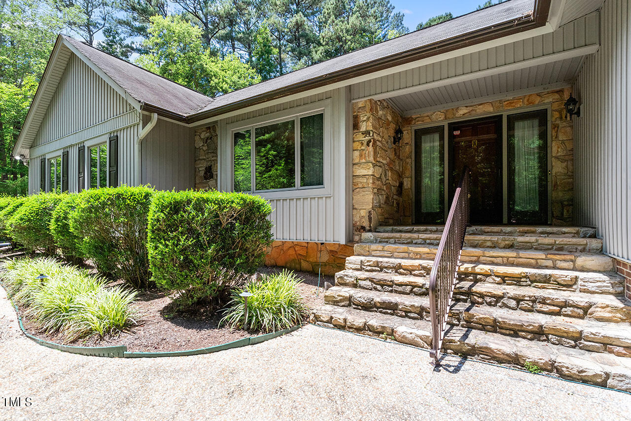 8845 Woodyhill Road Raleigh, NC 27613 - Photo 4 of 34 8845 Woodyhill Road_04
