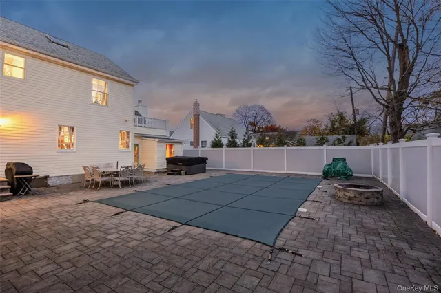 a view of an outdoor space