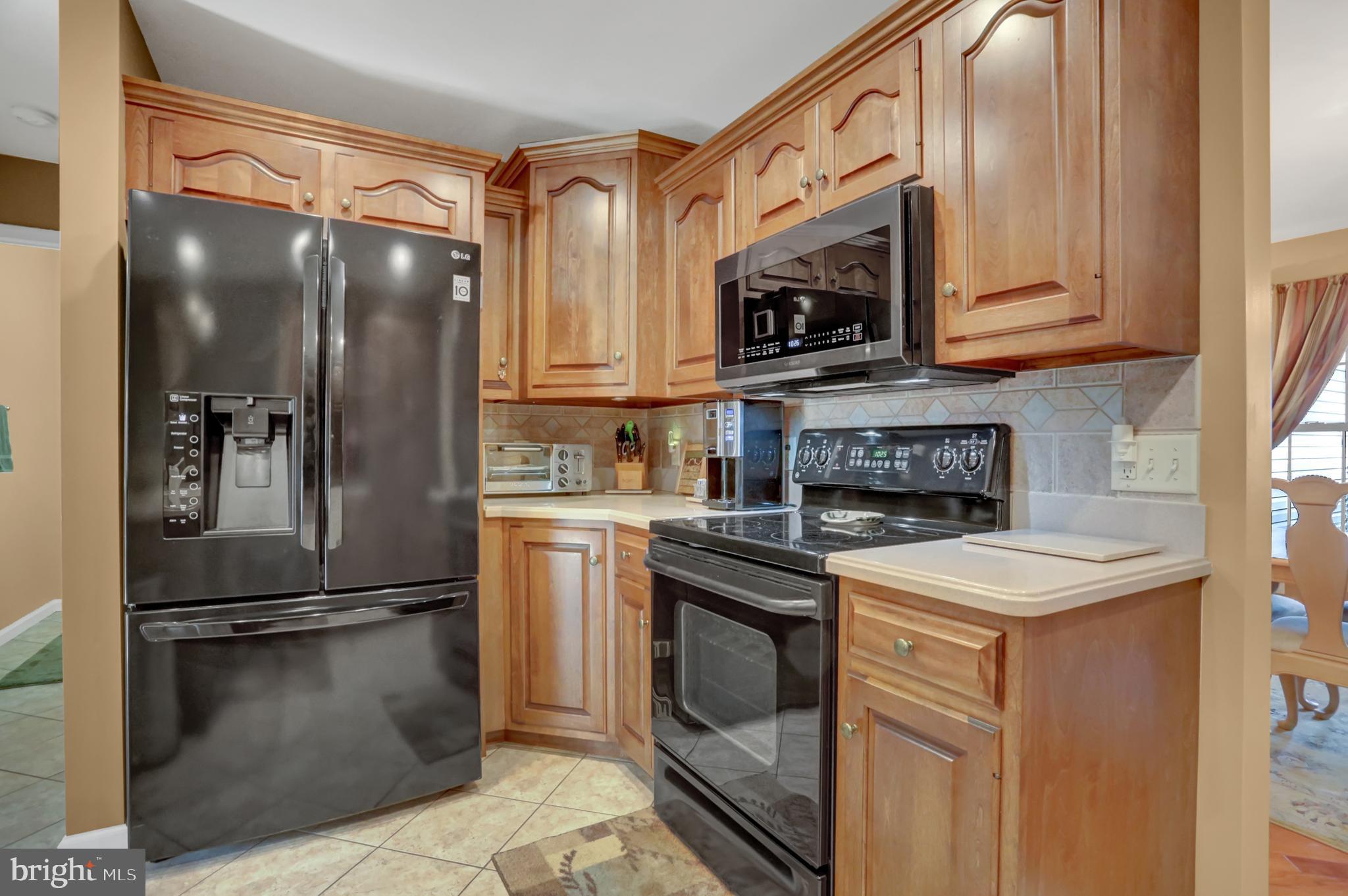 144 Rexmont Road Lebanon, PA 17042 - Photo 13 of 42 Smooth Top Stove and Microwave