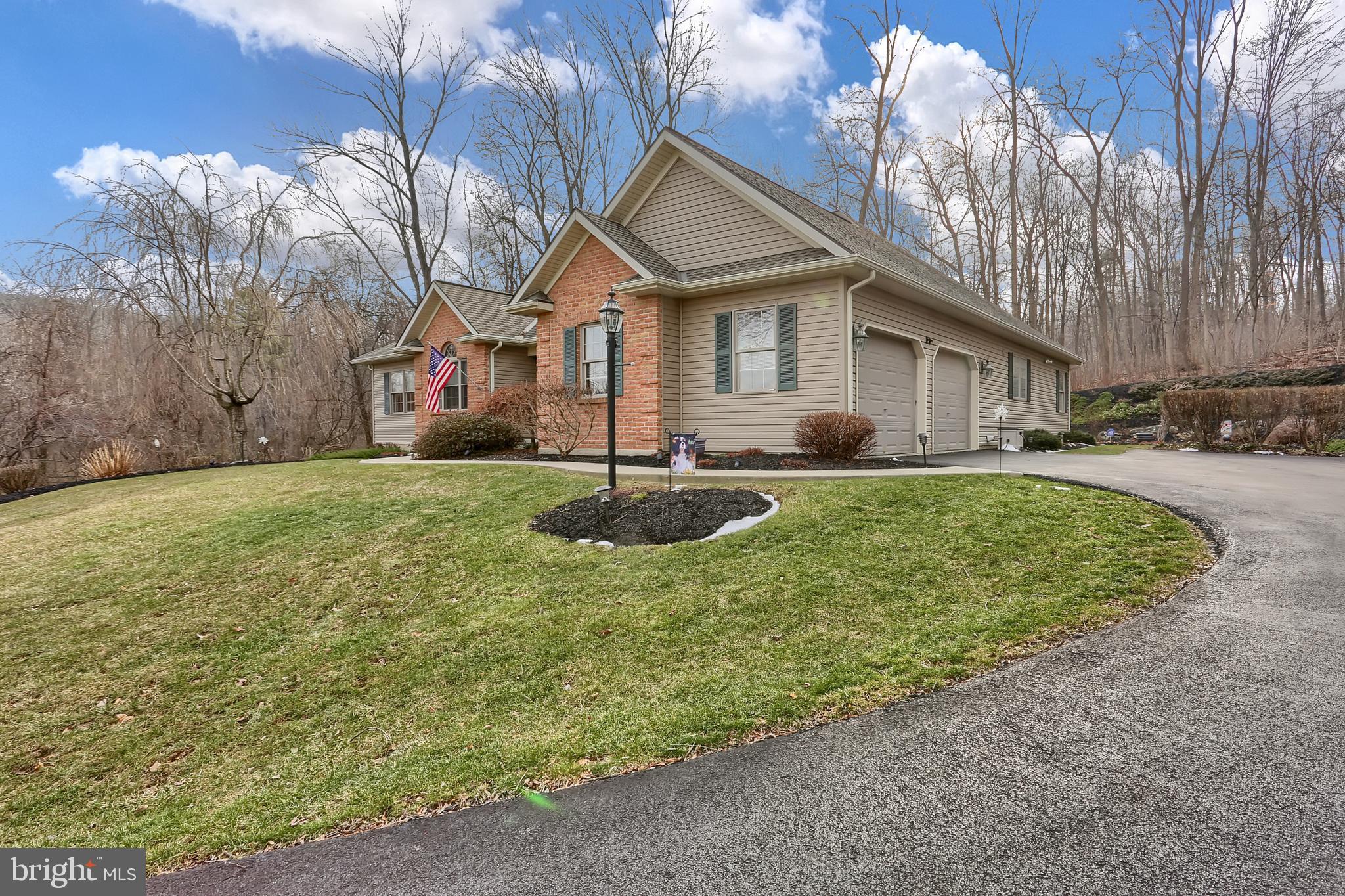 144 Rexmont Road Lebanon, PA 17042 - Photo 4 of 42 Two car side entry garage