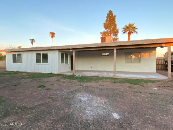 $2,300 | 2121 West Sequoia Drive, Phoenix, AZ 85027