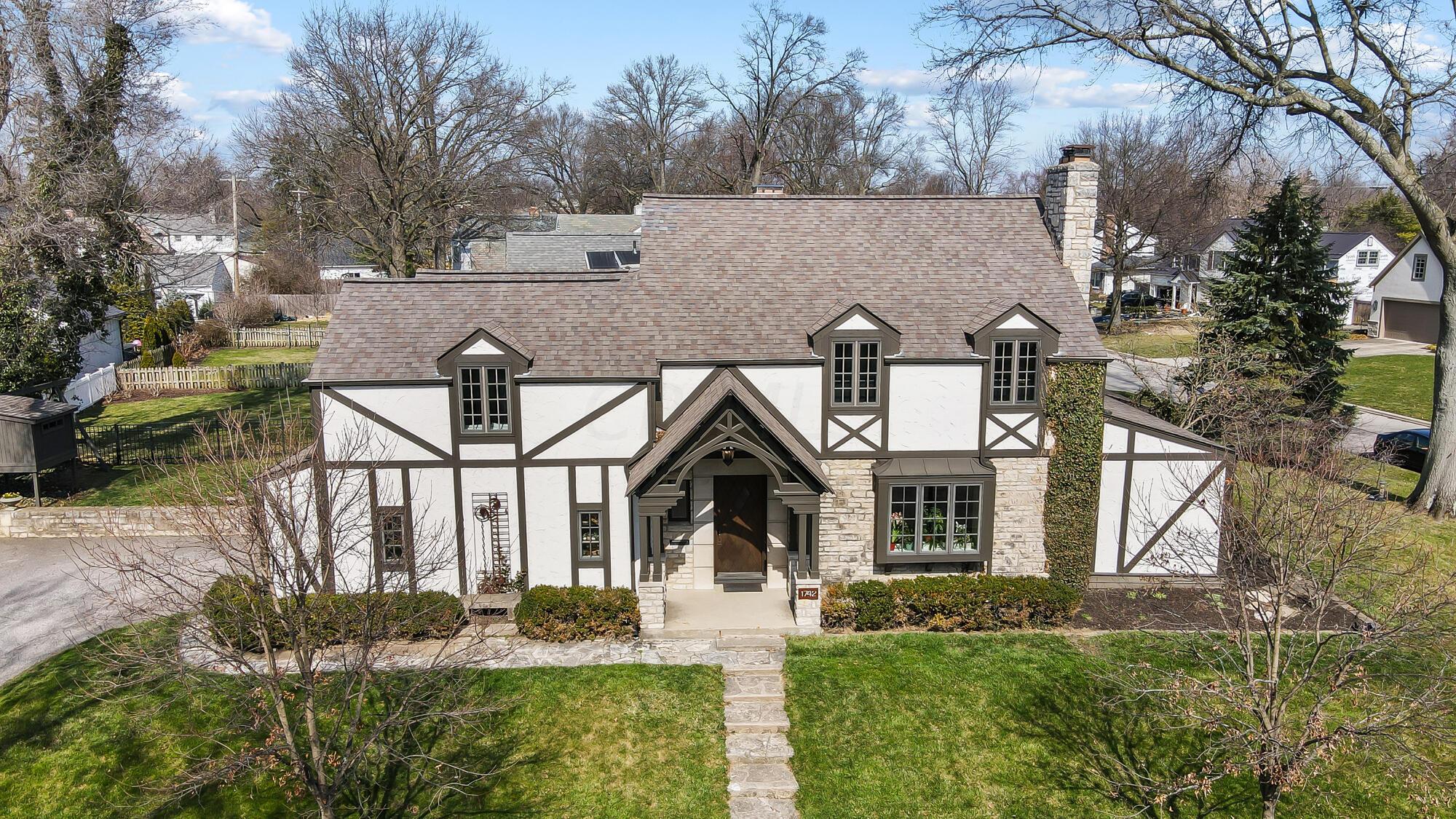 1742 Edgemont Road Upper Arlington, OH 43212 - Photo 3 of 70 002