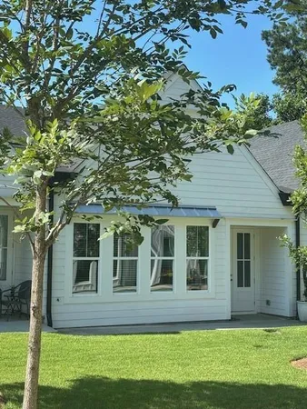 a view of house with a yard