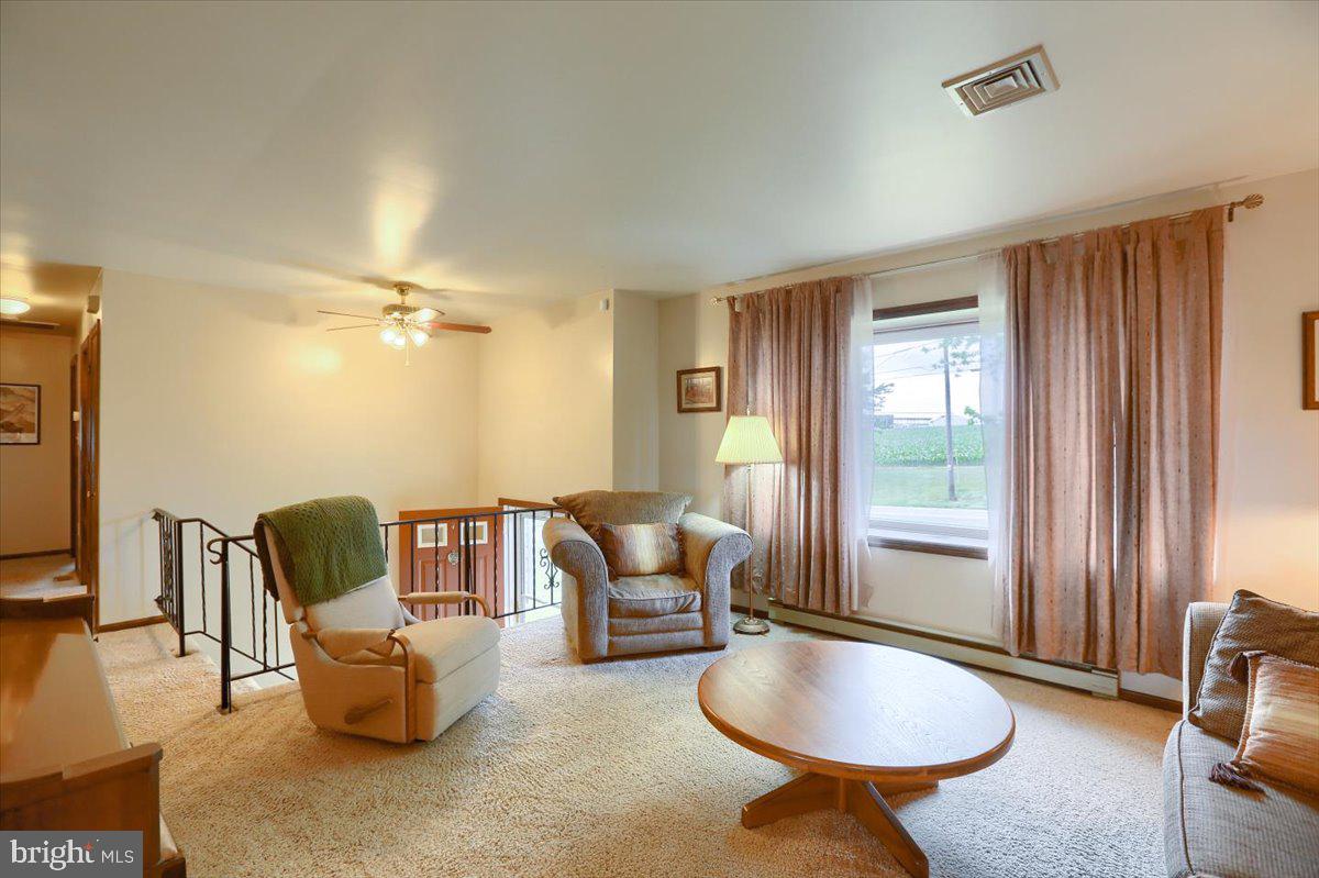 247 Rock Point Road Marietta, PA 17547 - Photo 5 of 31 living room