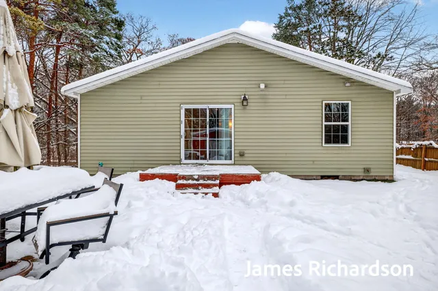 $319,900 | 11521 144th Avenue, West Olive, MI 49460