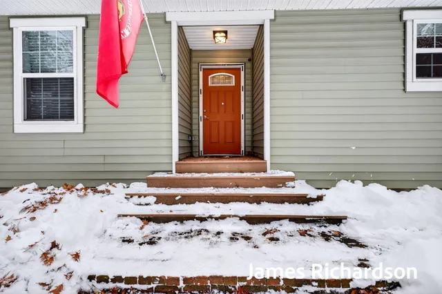 $319,900 | 11521 144th Avenue, West Olive, MI 49460