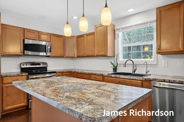 $319,900 | 11521 144th Avenue, West Olive, MI 49460