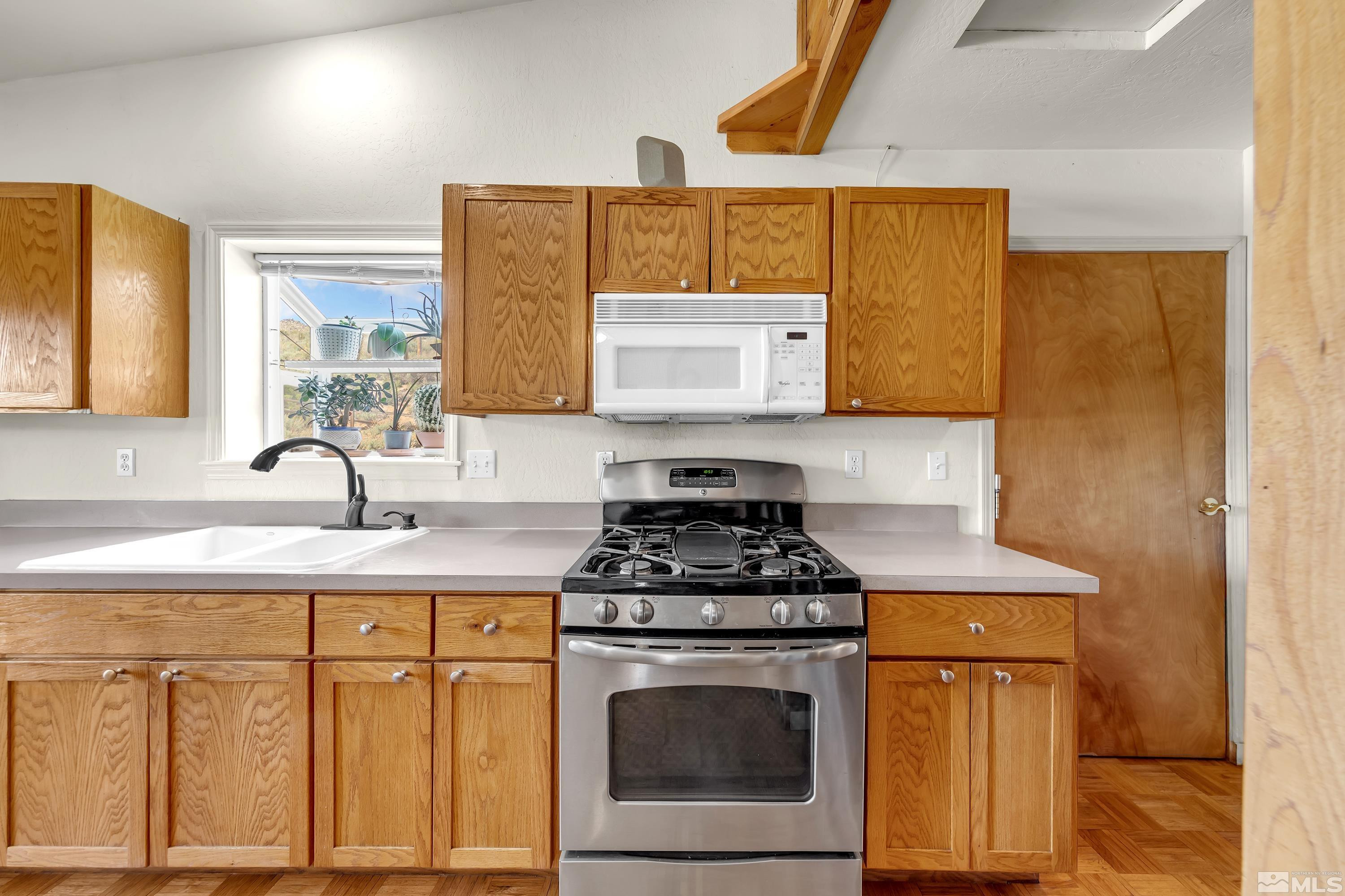 14865 North Red Rock Road Reno, NV 89508 - Photo 20 of 43 Kitchen