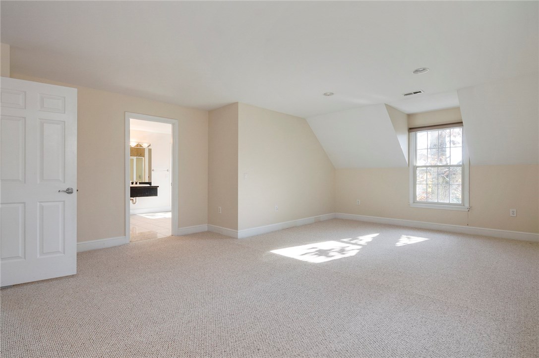 13 Links Passage Westerly, RI 02891 - Photo 15 of 24