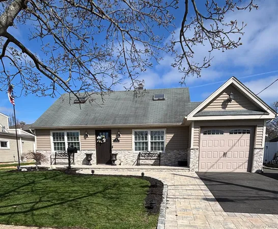 $799,000 | 8 Carlton Drive, Massapequa, NY 11758