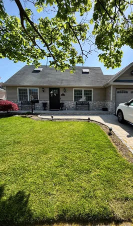 $799,000 | 8 Carlton Drive, Massapequa, NY 11758