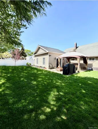 $799,000 | 8 Carlton Drive, Massapequa, NY 11758