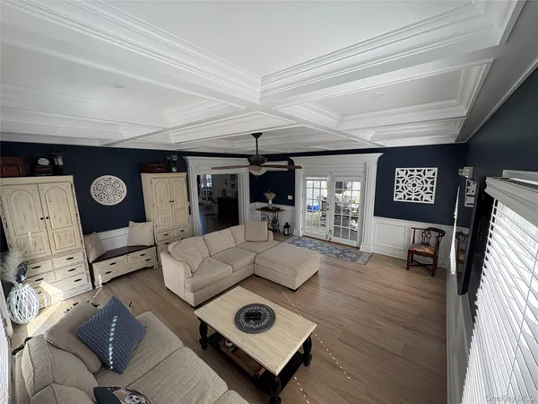 $799,000 | 8 Carlton Drive, Massapequa, NY 11758