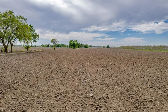 a view of an outdoor space and a yard
