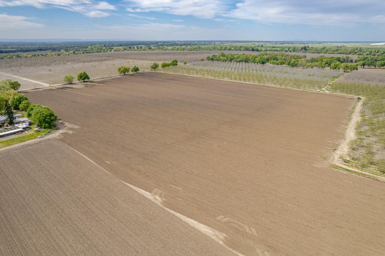 20660 Old River Road Woodland, CA 95776 - Photo 4 of 18 a view of an ocean and beach