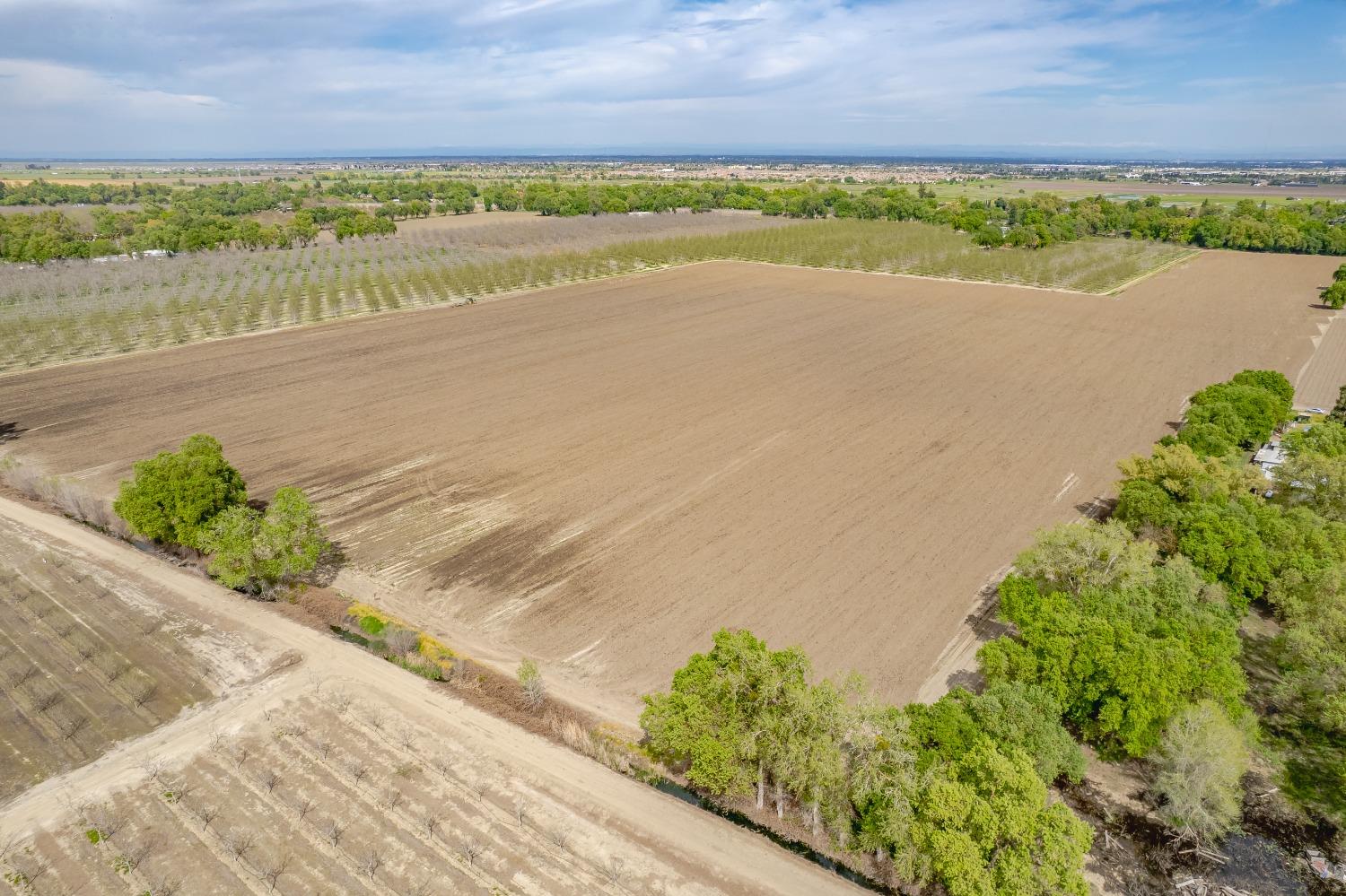 20660 Old River Road Woodland, CA 95776 - Photo 5 of 18 a view of an ocean and beach