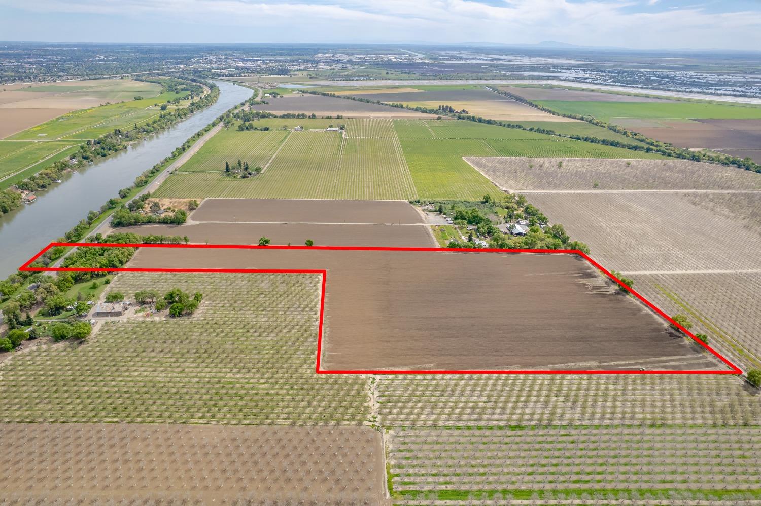 20660 Old River Road Woodland, CA 95776 - Photo 6 of 18 a view of an outdoor space and swimming pool