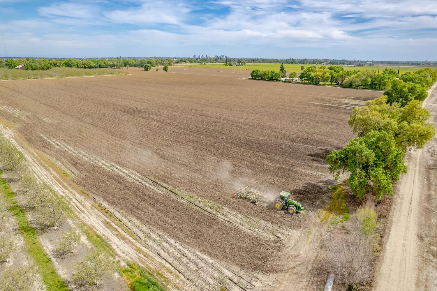 20660 Old River Road Woodland, CA 95776 - Photo 9 of 18 a view of an ocean and beach