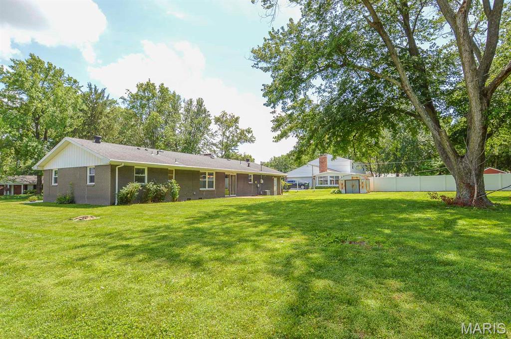 37 Hemlock Drive Belleville, IL 62221 - Photo 5 of 37