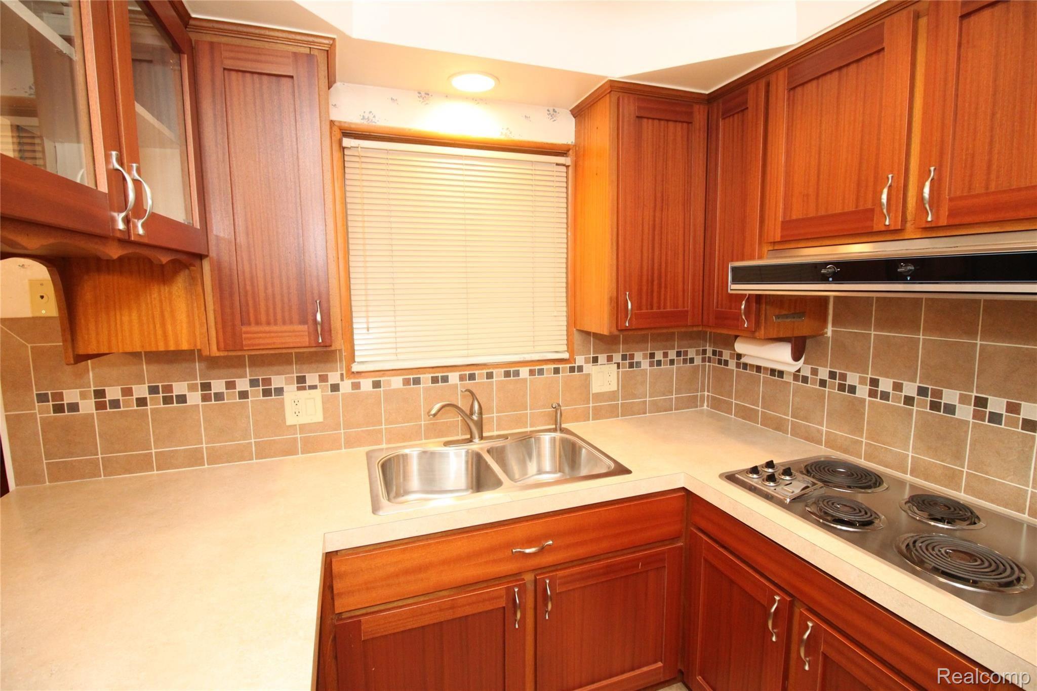 8650 Chicago Road Warren, MI 48093 - Photo 13 of 32 IMG_1479.JPG
