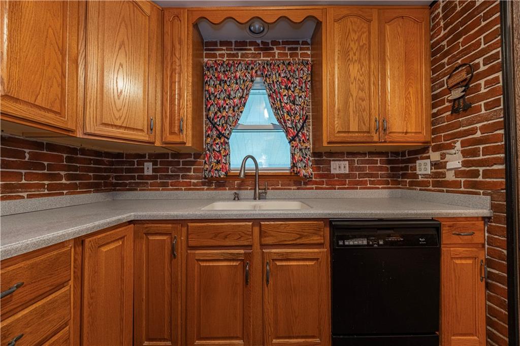 492 Smiths Ferry Road Midland, PA 15059 - Photo 3 of 33