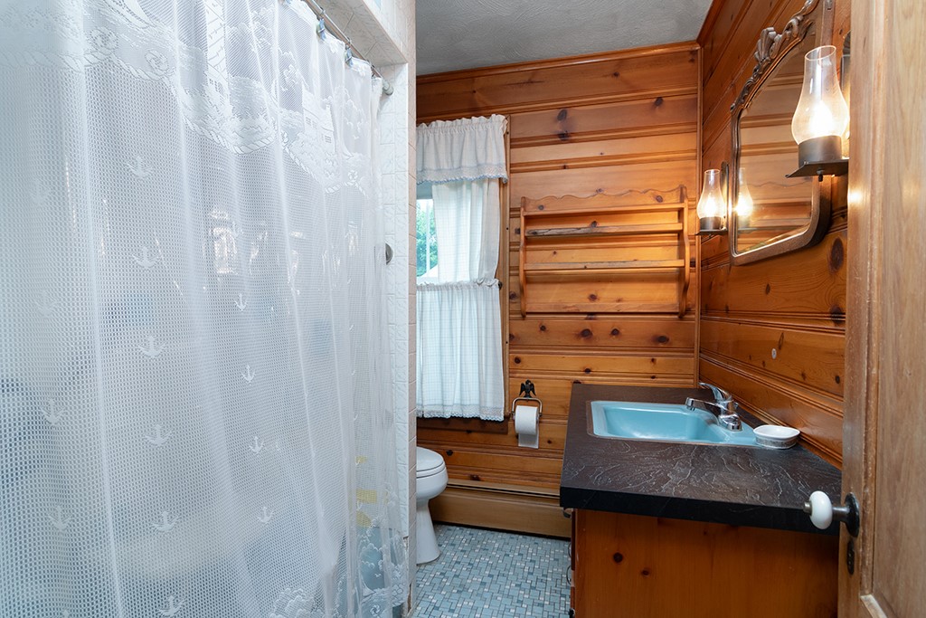 385 Ten Rod Road North Kingstown, RI 02852 - Photo 19 of 36 1st floor bath with tub and shower