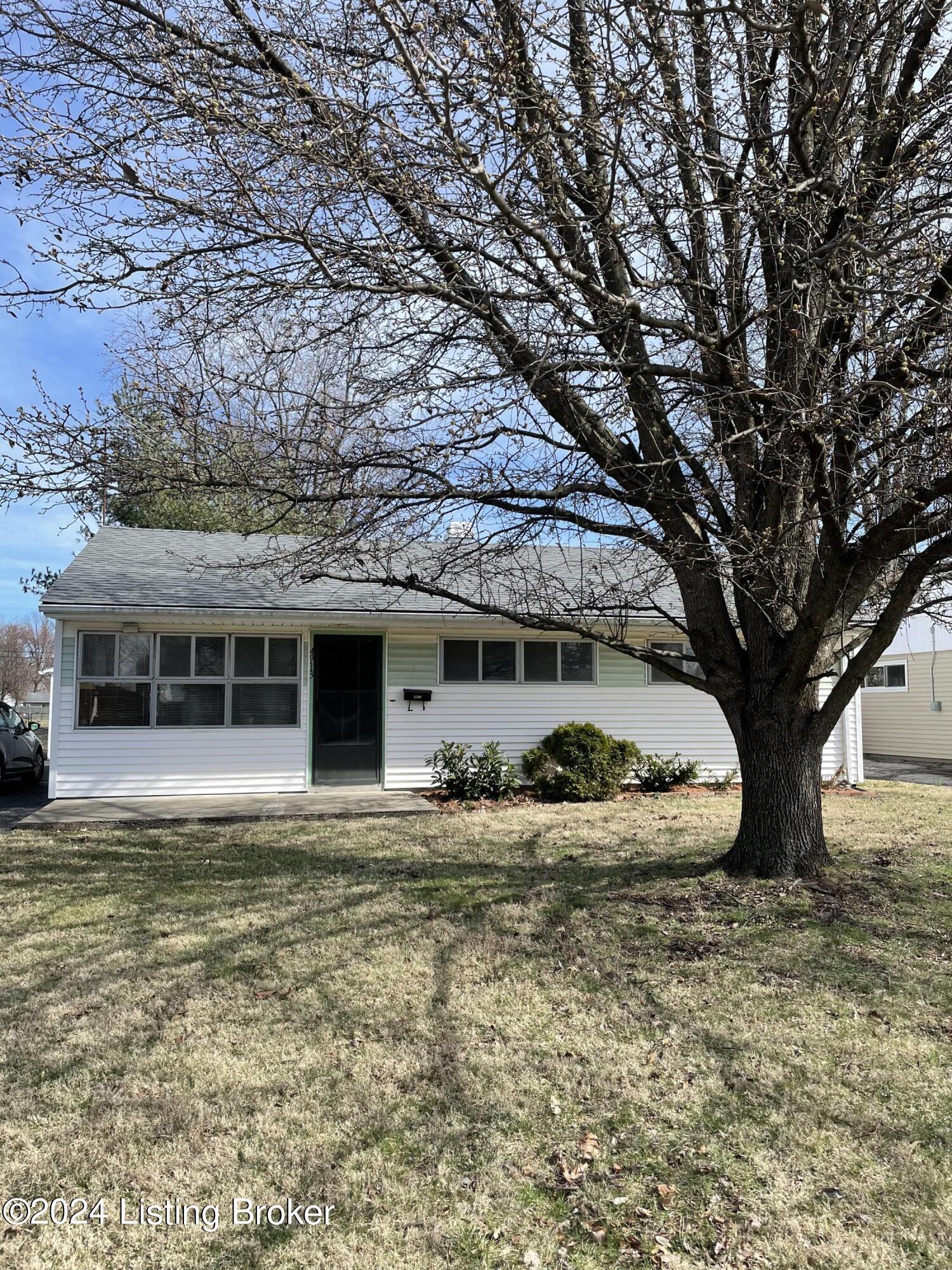 4913 Raven Road Louisville, KY 40213 - Photo 1 of 23 IMG_0077