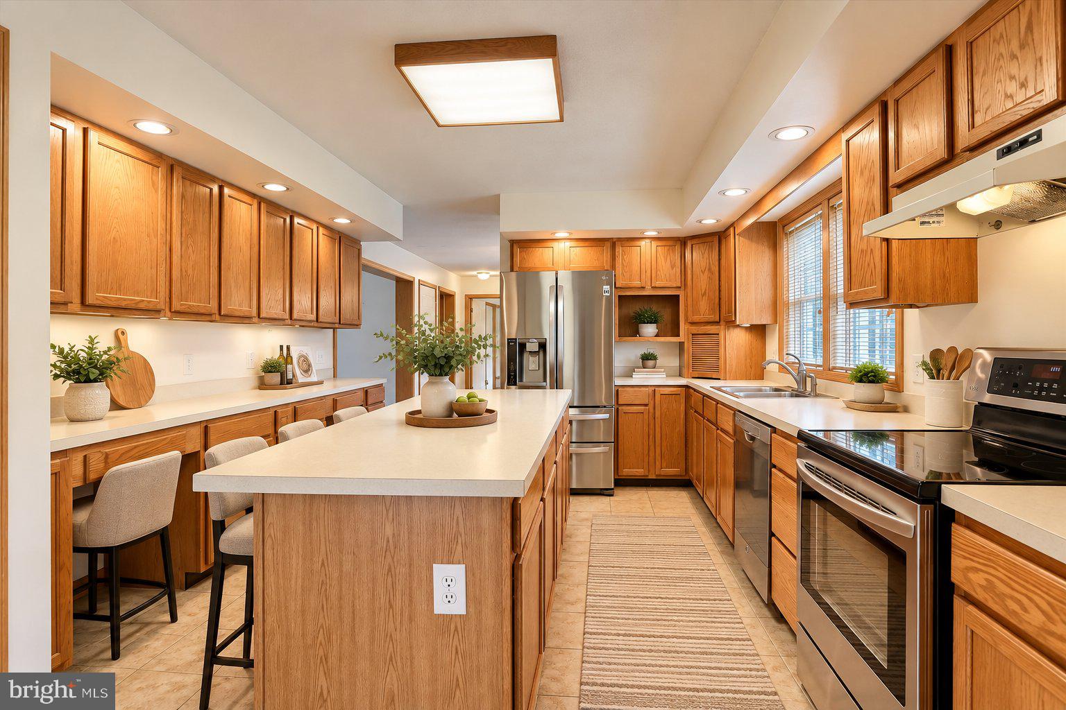 7621 Jonestown Road Harrisburg, PA 17112 - Photo 21 of 69 Staged Kitchen