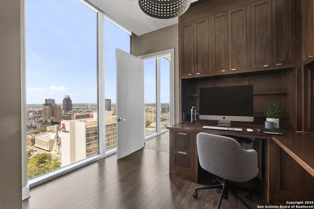 $4,500 | 610 East Market Street, Unit 2508, San Antonio, TX 78205