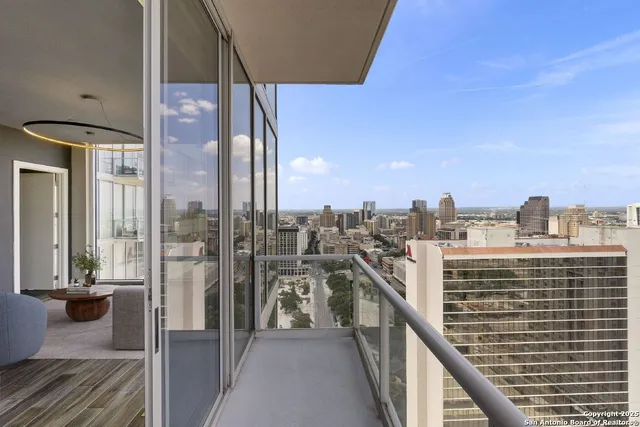 $4,500 | 610 East Market Street, Unit 2508, San Antonio, TX 78205