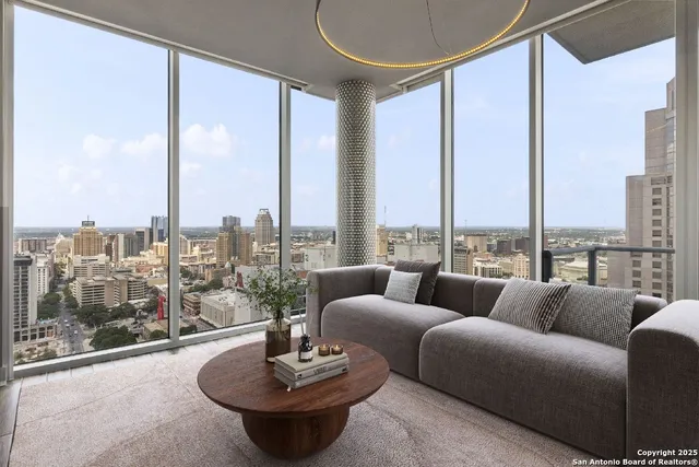 $4,500 | 610 East Market Street, Unit 2508, San Antonio, TX 78205