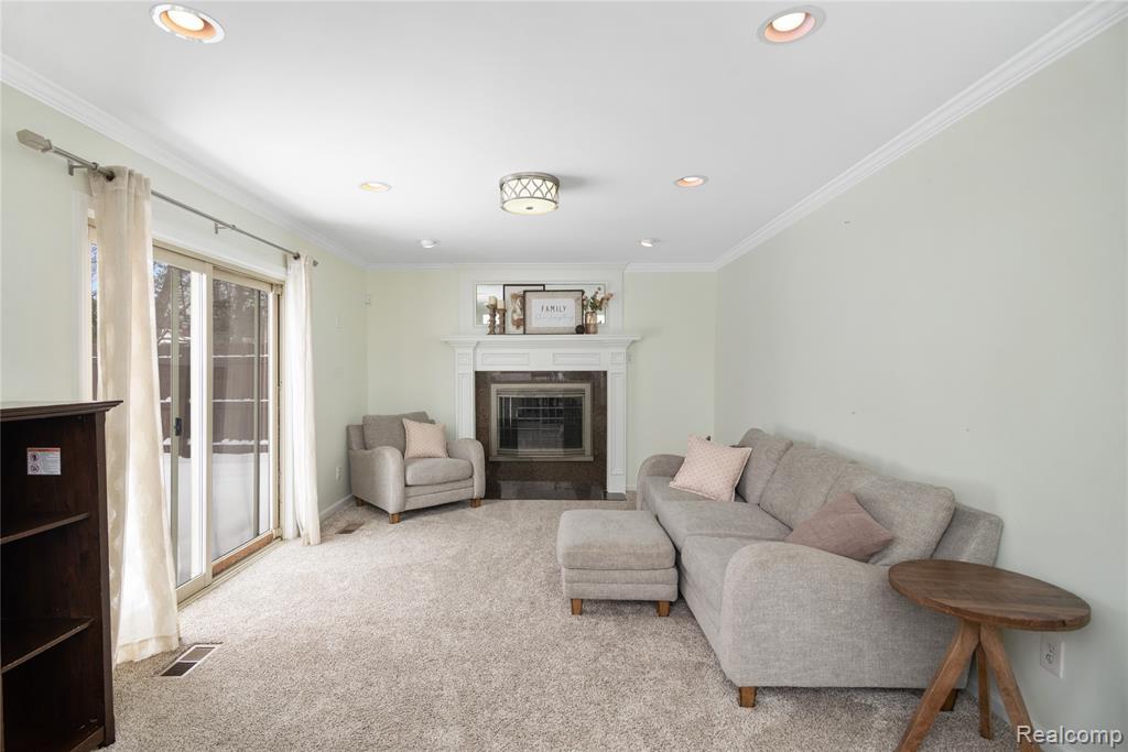 1659 Dennett Lane Rochester Hills, MI 48307 - Photo 14 of 49