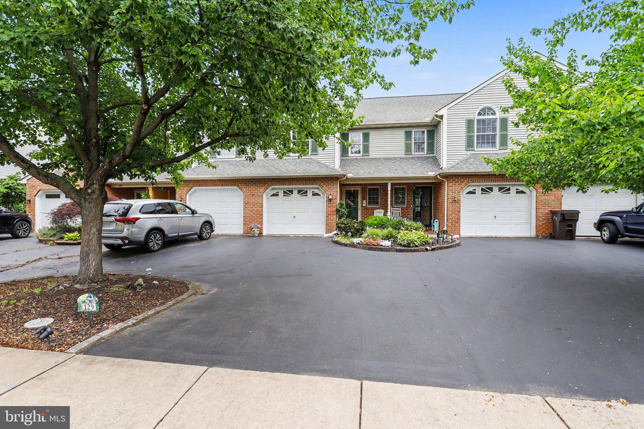 129 Pepperton Court Lititz, PA 17543 - Photo 4 of 32