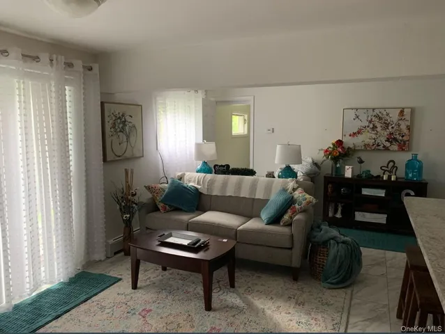 $2,200 | 3 Hudson Bluff Circle, Marlboro, NY 12542